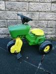 1077: John Deere small pedal tractor