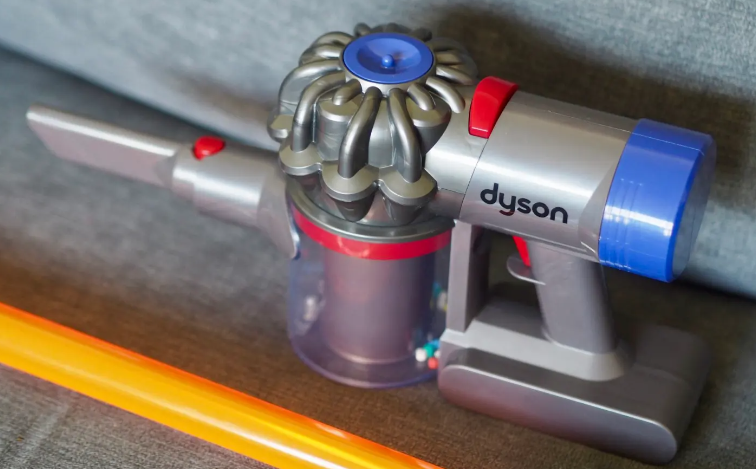 D1-70: Dyson Vacuum