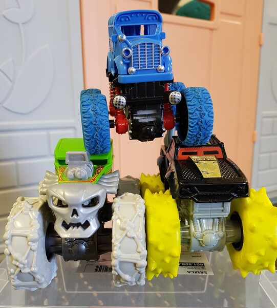 T1-90: Monster Trucks