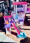 934: Barbie Dreamhouse and accessories 