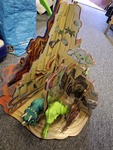 Dinosaur playstand (12 pc) and 6 dinosaurs