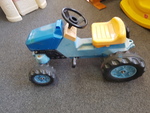 PEDAL TRACTOR