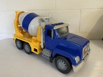 I5 005: Large Cement Truck 