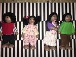 WOODEN FAMILY 2 - 5 DOLLS