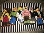 WOODEN FAMILY 3 PIRATES - 6 DOLLS