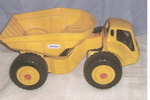 LITTLE TIKES TIP TRUCK