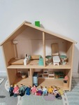 Small Wooden Dolls House