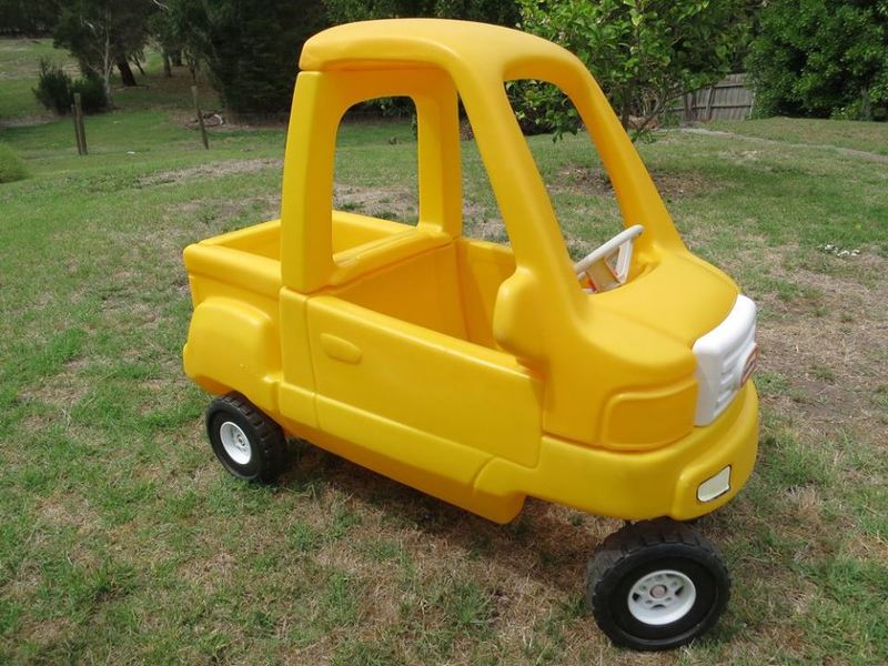 APL355: Little Tikes yellow pick up truck