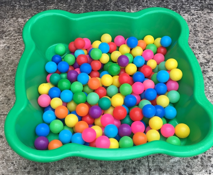 APL11: Ball Pit and Balls