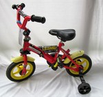 BICYCLE WITH TRAINING WHEELS