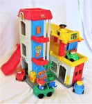 PARKING STATION/GARAGE - LITTLE PEOPLE