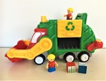 RECYCLING GARBAGE TRUCK