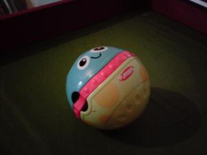 72: Baby explore ball