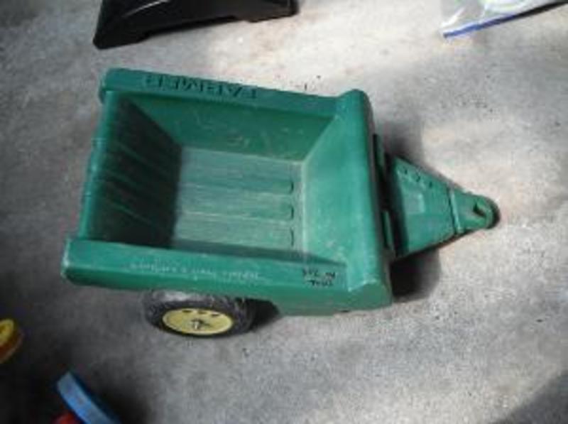 219: John Deere Trailer