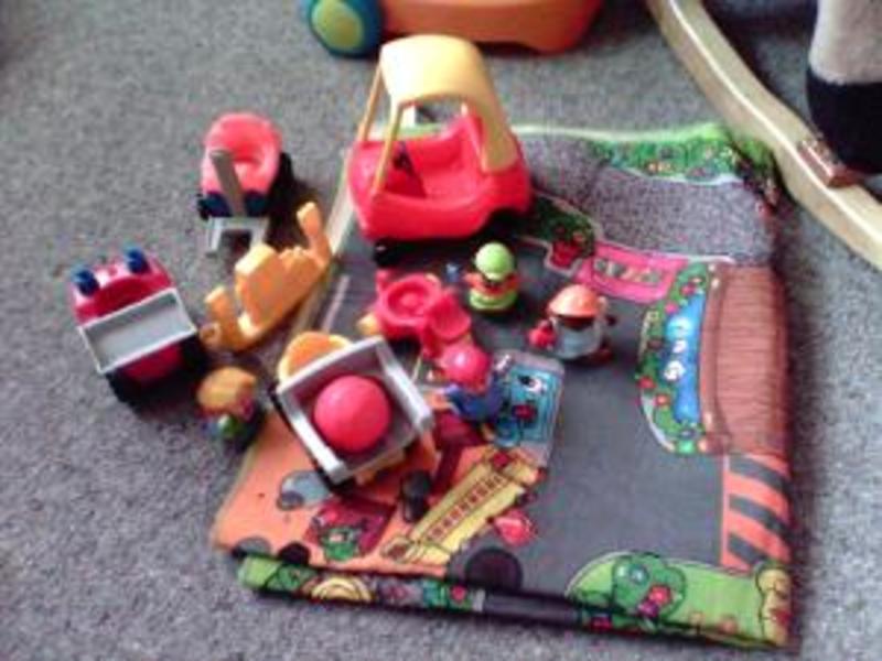 255: Playmat and Trucks