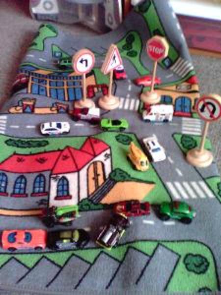 275: City Life Carpet Mat