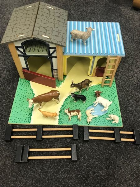 318: Wooden Farm and Animals
