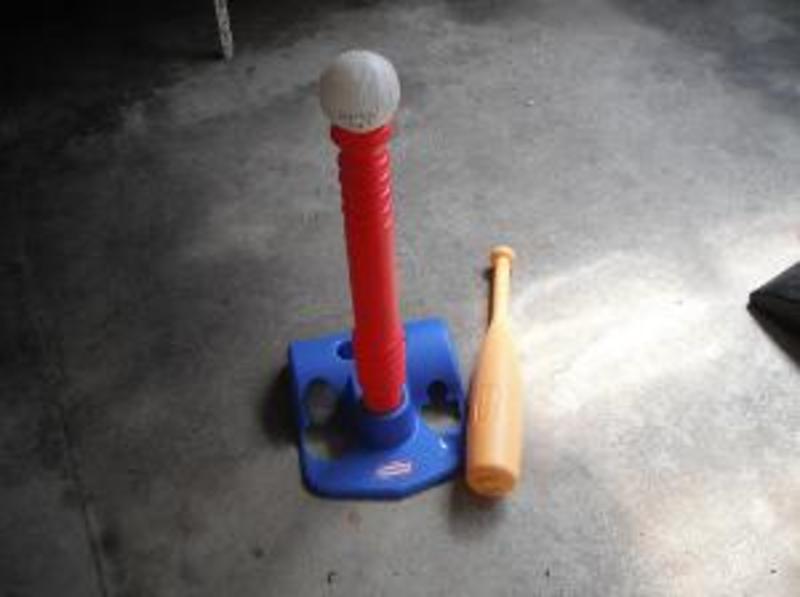 547: Little Tikes T-ball Set