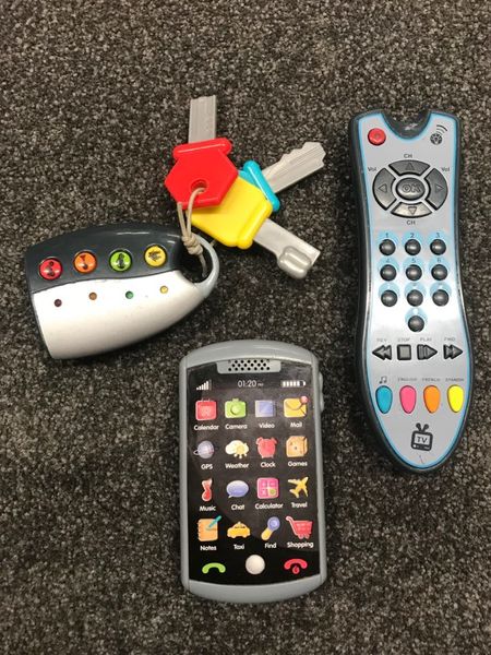 675: cell phone, remote, keys