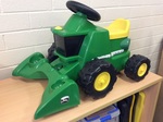 JOHN DEERE RIDE ON HEADER