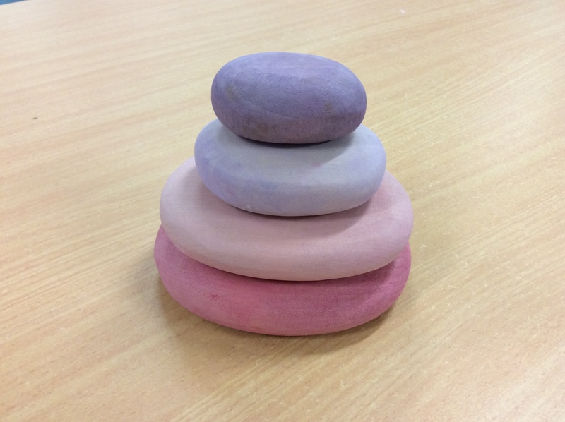 D1.051.3: Wooden stacking pebbles