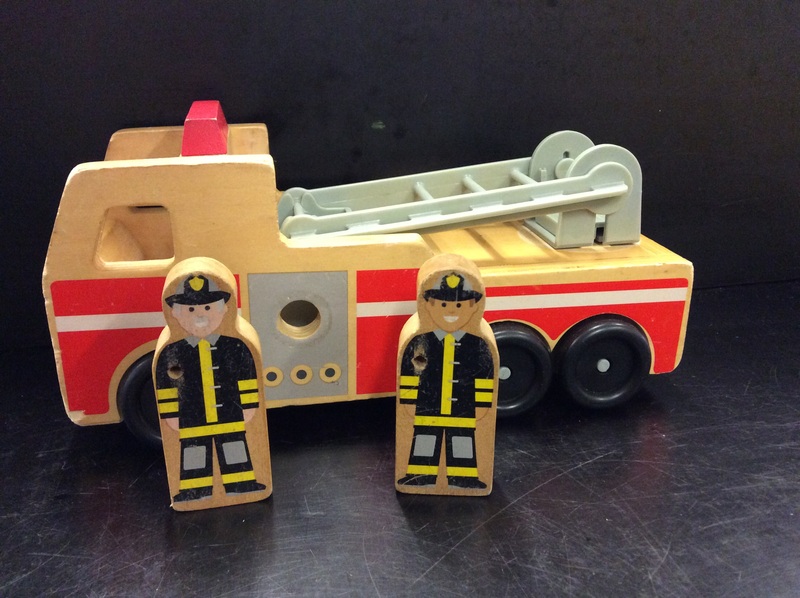 E2.194.1: WOODEN FIRE RESCUE SET
