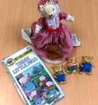 THREE LITTLE PIGS REVERSIBLE DOLL