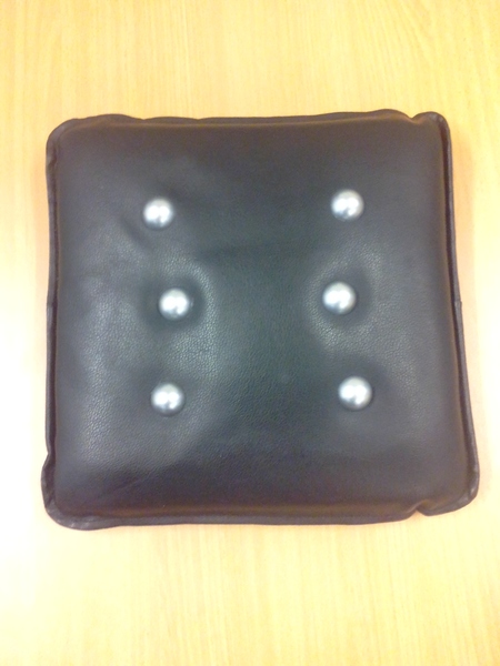 C4.021.1: BLACK VIBRATING CUSHION