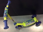 A2.417.9: Roar 3 Wheel Scooter
