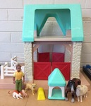 LITTLE TIKES HORSE STABLE