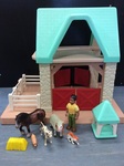 LITTLE TIKES HORSE STABLE