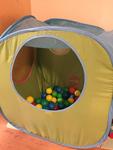 Play tent with balls