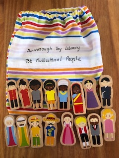 736: Multicultural wooden people playset