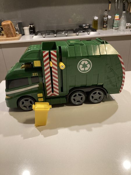 32: Recycle truck