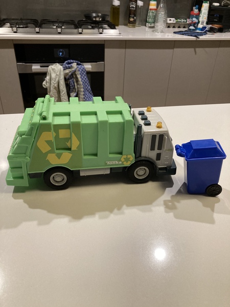 31: Rubbish truck 