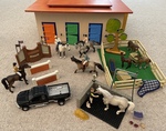 Riding Stable, Horse Jumps & Grooming Station, Schleich