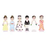 Royal Magnetic Dress Up: Princess Charlotte