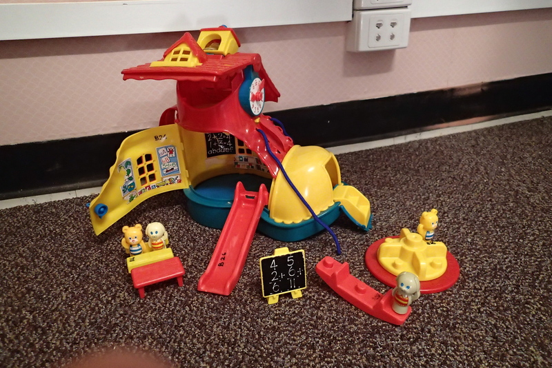 B26: Big Shoe school