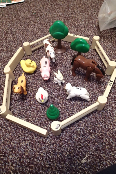 B32: Animal farm set