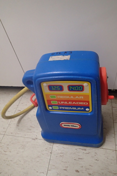 K3: Little Tikes petrol pump