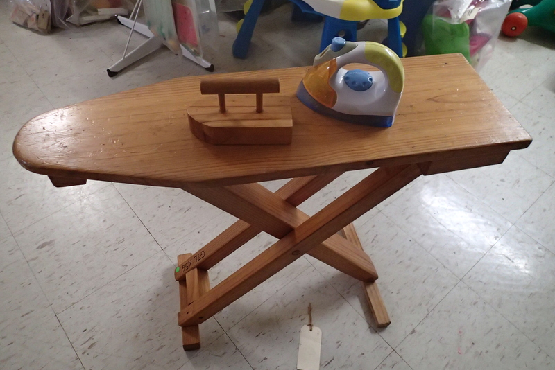 K56: Ironing Board & Battery Operated Iron