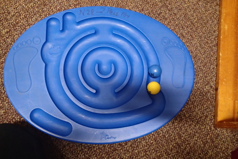 N28: Balance board and balls