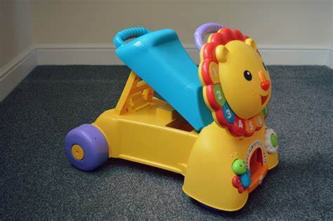 BW7: Fisher Price 3 in 1 Stride and Ride Lion