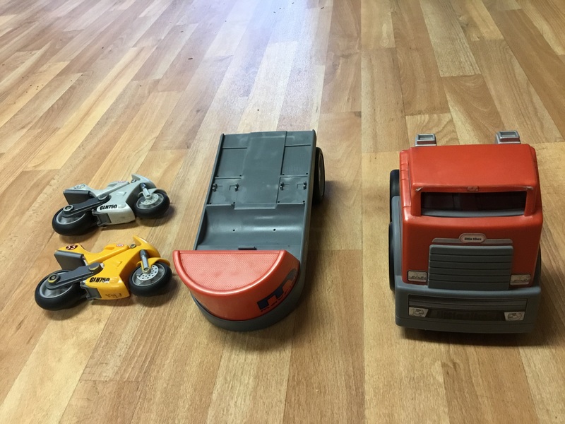 433: Truck and motorcycles