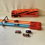 Hot Wheels race track & 5 cars & car carrier