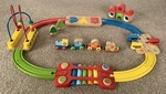 T009: Train set - Rainbow Puzzle Railway