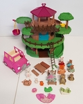 1693: Lil Woodzeez Large Family Treehouse Playset