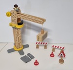 1140: EGMONT WOODEN CRANE