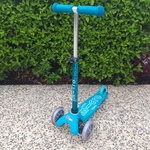 Micro Mini Deluxe Scooter (Aqua)