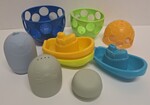 T26: Bath Squirter Scoop 'n' Spill